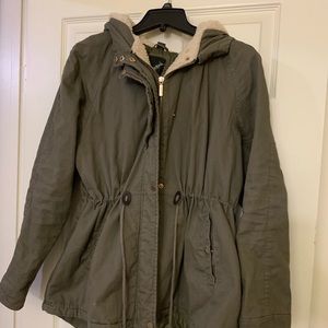 BEAUTIFUL ARMY GREEN JACKET WITH HOODIE